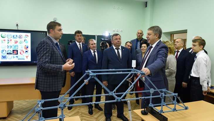 Губернатор Брянской области Богомаз поздравил учителей с праздником