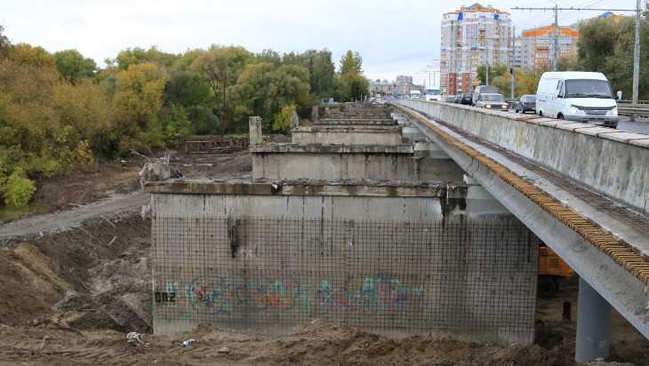 Строители Первомайского моста в Брянске приступили к бетонированию
