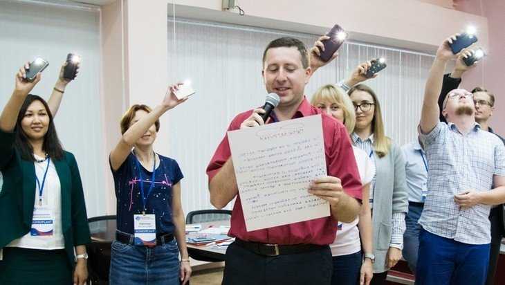 Брянский учитель Юрий Клюев получил малого «Хрустального пеликана»