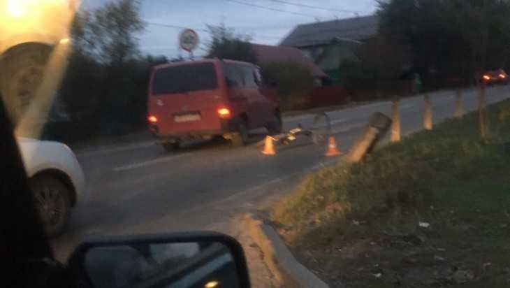 В Брянске под колеса автомобиля попал пьяный пенсионер на велосипеде