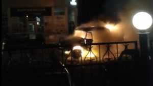 В Брянске возле телецентра сгорел «УАЗ»