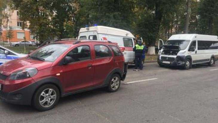 В Брянске 62-летняя пассажирка маршрутки сломала руку в ДТП