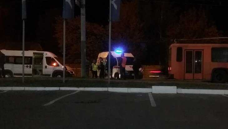 В Брянске вечером столкнулись маршрутка и троллейбус – ранена женщина