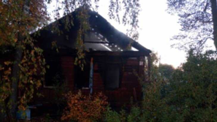 В Клинцах в загоревшемся нежилом доме пострадал человек