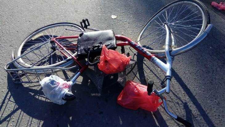 В Сураже 62-летняя велосипедистка попала под машину и покалечилась