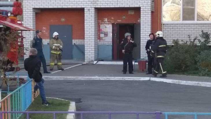 В Брянске из-за подозрительной сумки эвакуировали жильцов многоэтажки