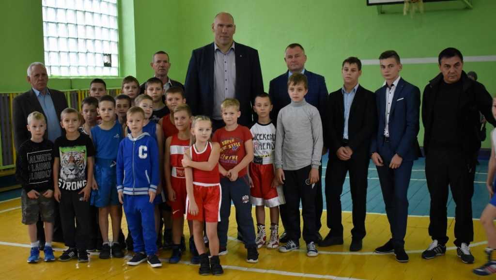 Николай Валуев пообещал брянским спортсменам три боксерских ринга  