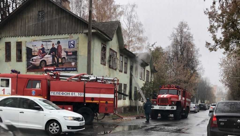 В Брянске загорелся многоквартирный дом на улице Советской