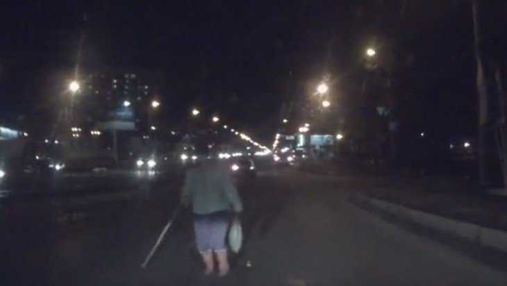 В Брянске на мосту сняли видео о бабушке-призраке
