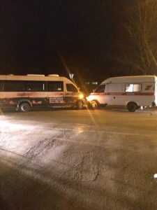 В Бежице столкнулись скорая помощь и автобус с рекламой «Мираторга»