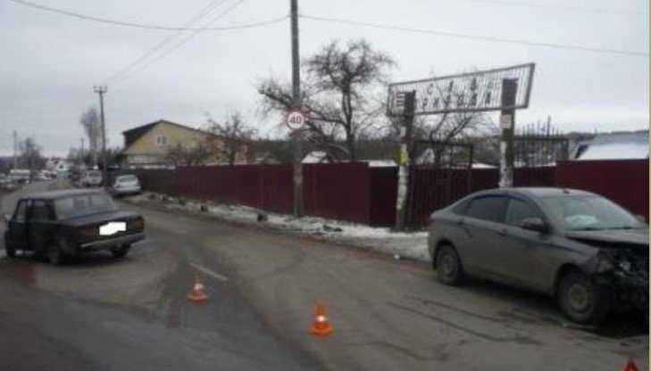 В Брянске 76-летний водитель без «прав» сломал челюсть и ребро в ДТП