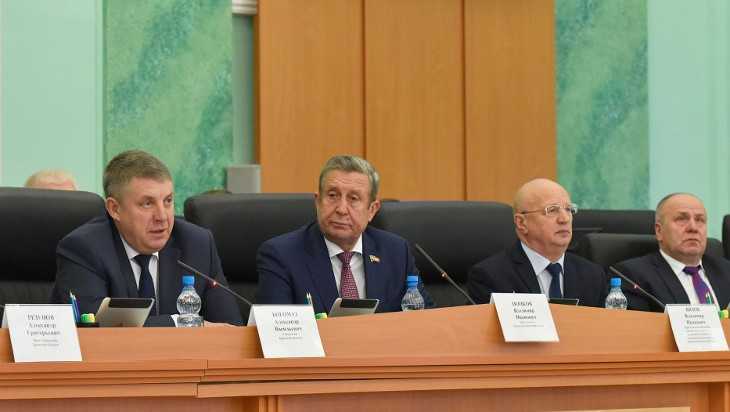  Брянский областной бюджет приняли с профицитом в 350 миллионов рублей