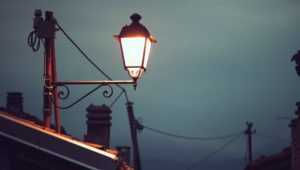 Жуковку Брянской области украсили оригинальными светильниками