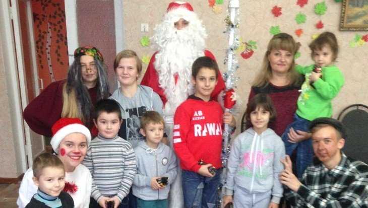 В Погаре дети из приюта «Надежда» встретили Деда Мороза