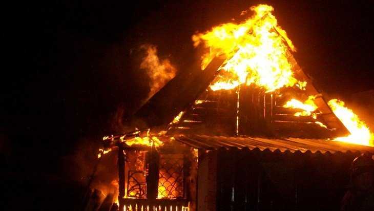 В Белых Берегах сгорели сразу три жилых дома