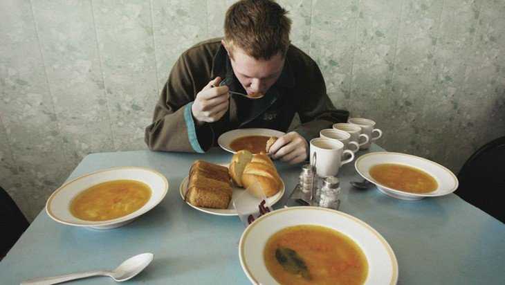 Россияне оценили питание в школах и больницах