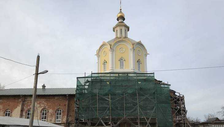 В Карачеве обновленный храм стал поражать красотой даже дальнобойщиков