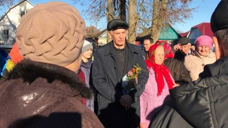 Актер Василий Лановой приехал в клинцовское село на стройку храма