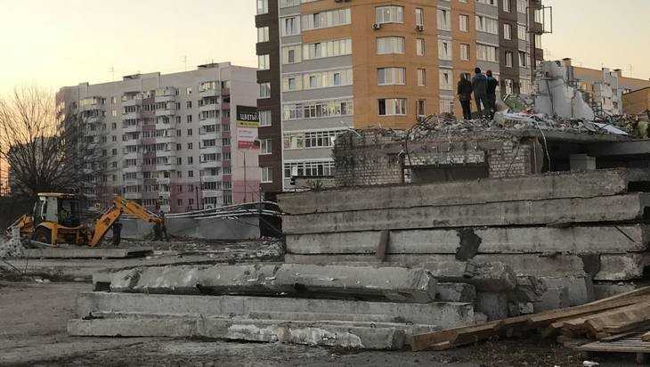 В Брянске разрушили «Тойота-центр»