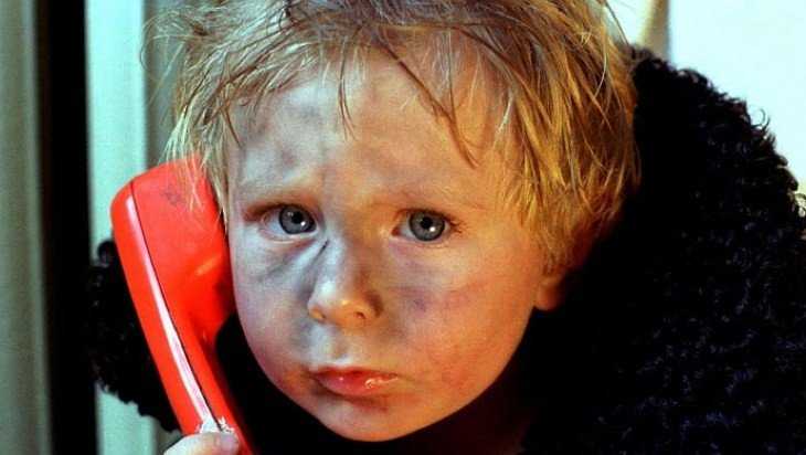 На детский телефон доверия позвонили около 500 брянцев