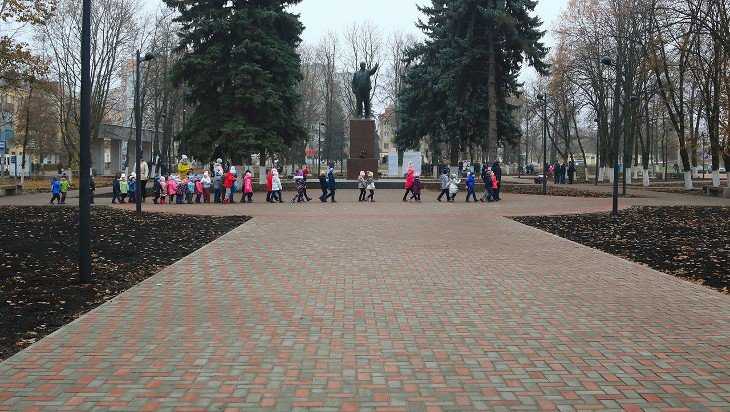 В Брянске открыли благоустроенный сквер имени Ленина