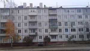 В Брянске сняли видео о бомбометании строителей с крыши пятиэтажки