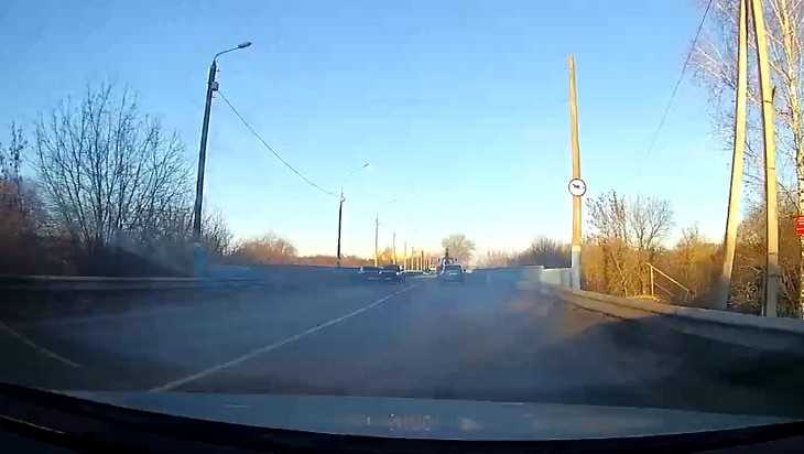 Видео серьезной аварии лихача в Брянске появилось в сети