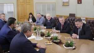 Брянский губернатор встретился с участниками экономического форума