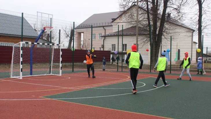В Глинищеве открыли детскую и спортивную площадки
