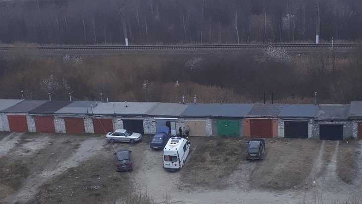 В Брянске возле гаражей нашли труп мужчины