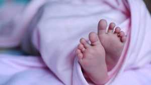 В Брянске нашли мать младенца, выброшенного на улицу в обувной коробке