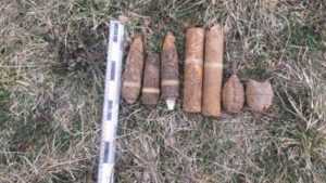 В Севском районе в поле нашли старые боеприпасы