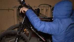 Брянский уголовник попался на краже велосипедов из подъезда