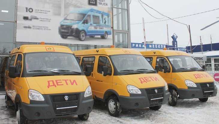 Новые автобусы получили 12 детских приютов Брянской области