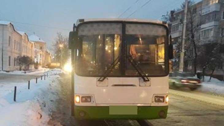 В Брянске в автобусе ушиблась при падении пассажирка