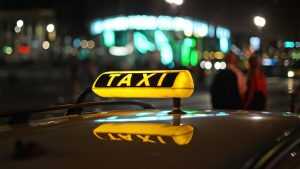 Брянские таксисты в новогоднюю ночь резко подняли цены