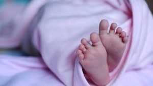 В Брянске задержали выбросившую новорожденную девочку мать