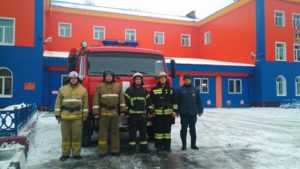 На набережной в Брянске пожарные вынесли из огня инвалида