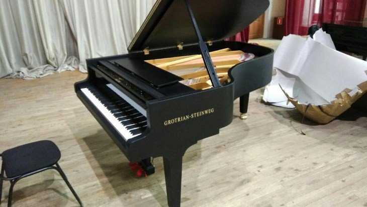 Брянский колледж искусств получил от Путина новый немецкий рояль