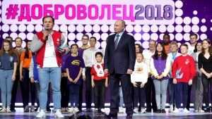 Путин вручил награду «Волонтер года» уроженцу Брянска Антону Коротченко