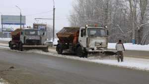 В Брянске на расчистку улиц от снега вышли больше 30 машин