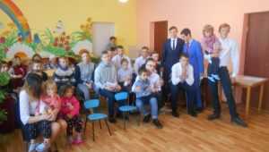 В Клинцовском районе детям из приюта подарили концерт в День волонтёра