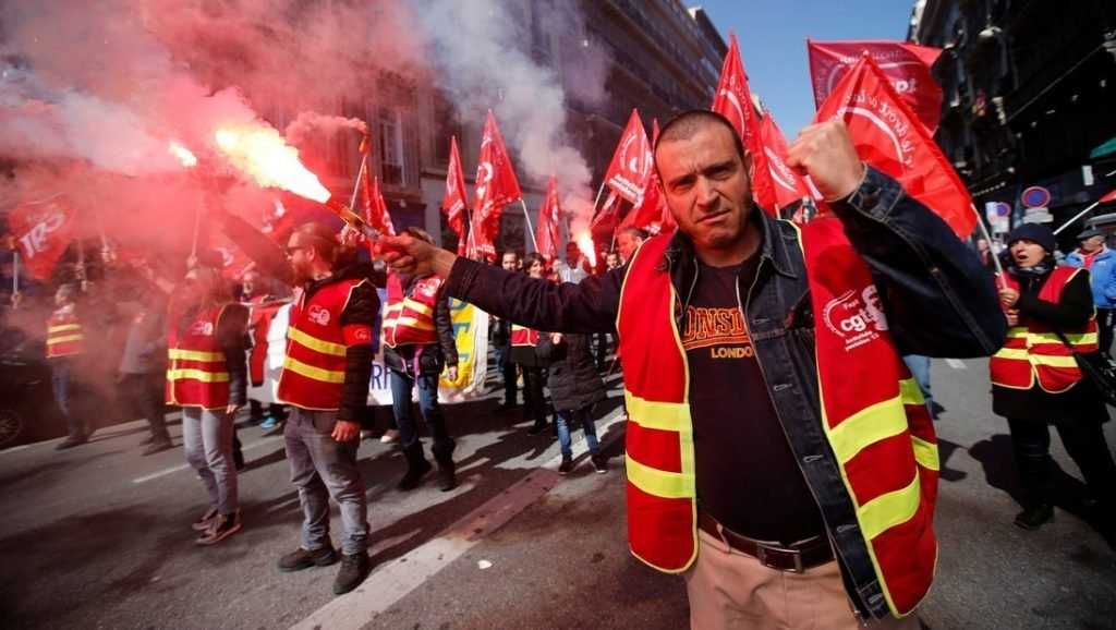 Протест «желтых жилетов» пошел в Европу