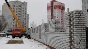 В Брянске новый корпус детсада «Светлячок» строят без выходных