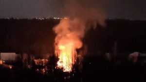 В районе Брянского мясокомбината вечером сгорел жилой дом