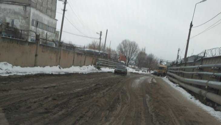 В Брянске полиция потребовала отремонтировать гиблую дорогу к МРЭО
