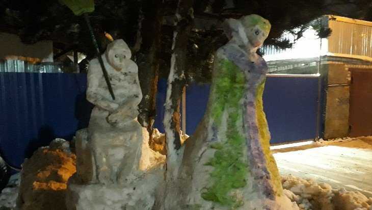 Брянцев потрясли снежные фигуры на улице Карачижской 