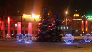 Брянск украсили новогодние огни и олени с каретой