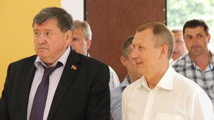 В Брянске стал разгораться скандал из-за наград депутатам и чиновникам