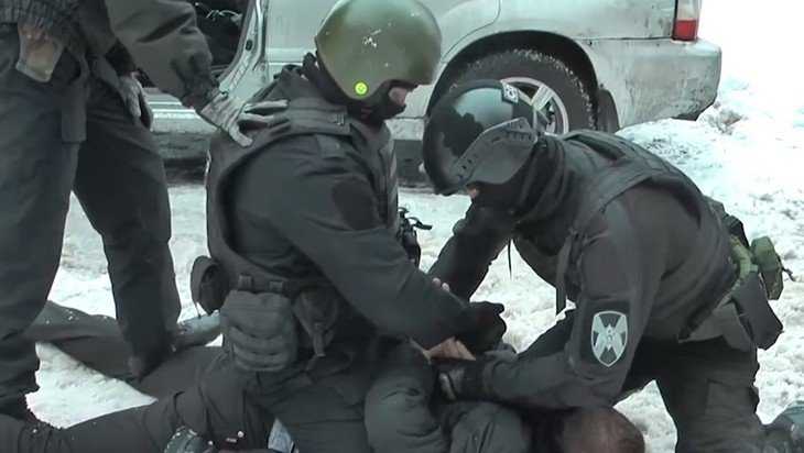 ФСБ задержала в Брянской области банду, торговавшую оружием